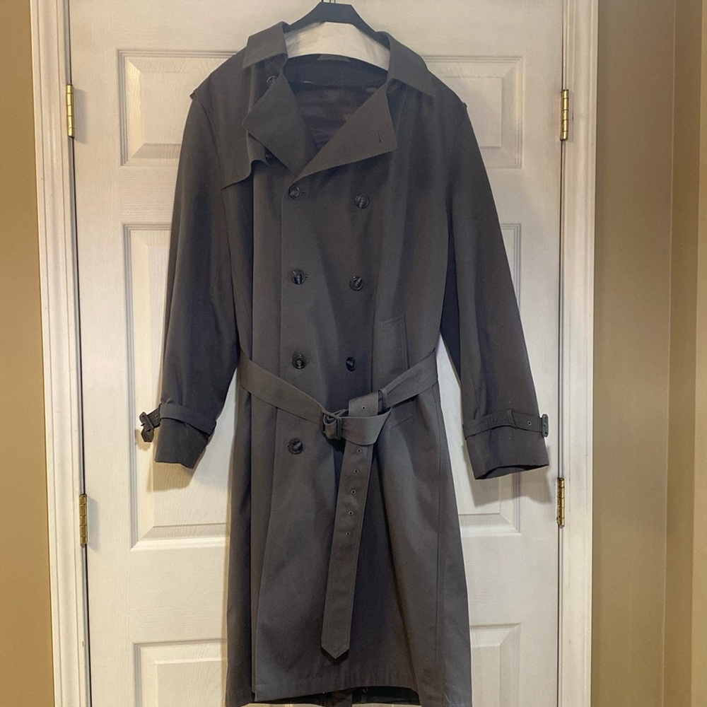 Oleg Cassini trench coat like new 44 long